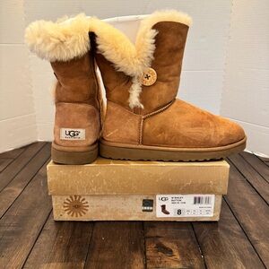 UGG Women's Bailey Button ll Ankle Boots Cottage Suede Fur Shearling Size 8
